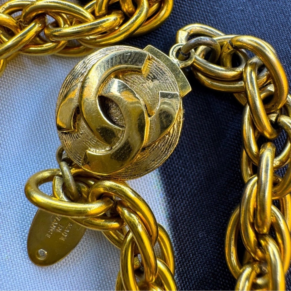 Chanel Gripoix  gold and emerald necklace - Picture 2 of 6